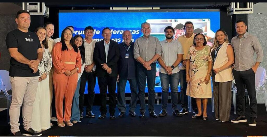 Prefeita Kledyanne Cristina marca presença no Fórum de Lideranças Transformadoras em Pombal